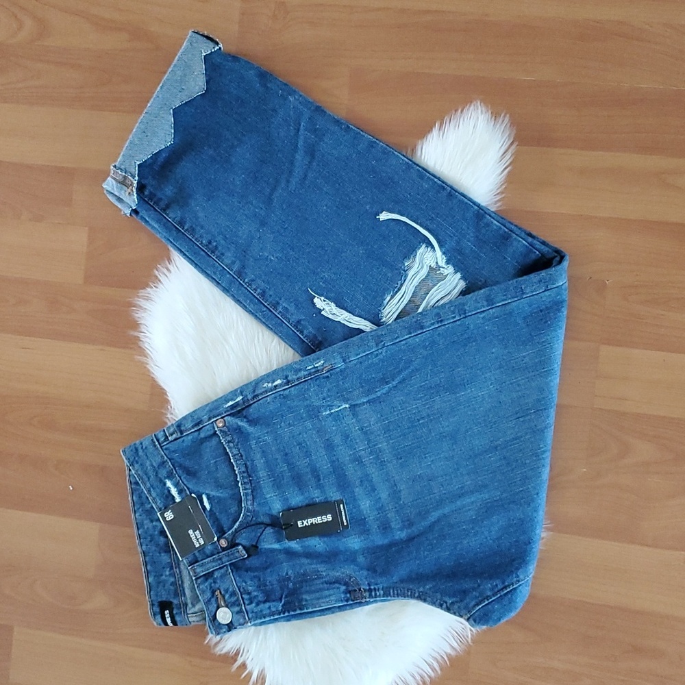NWOT Express mid rise boyfriend jeans sz 6R